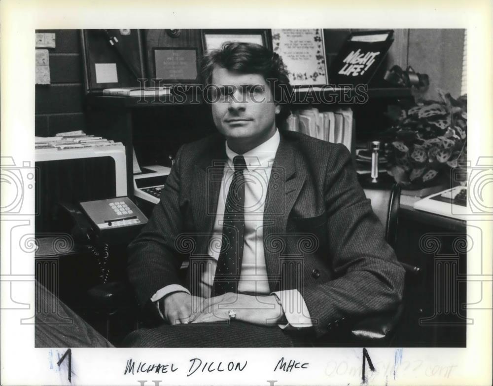 1984 Press Photo Michael Dillon, center director of a business community - Historic Images