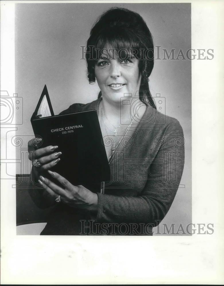 1982 Press Photo Lynn Drury Sales manager - ora17266 - Historic Images