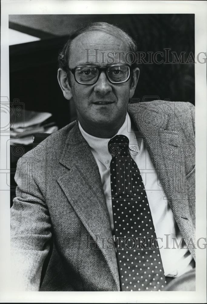 1977 Press Photo Lawyer Brian Booth President of the board. - ora04471 - Historic Images