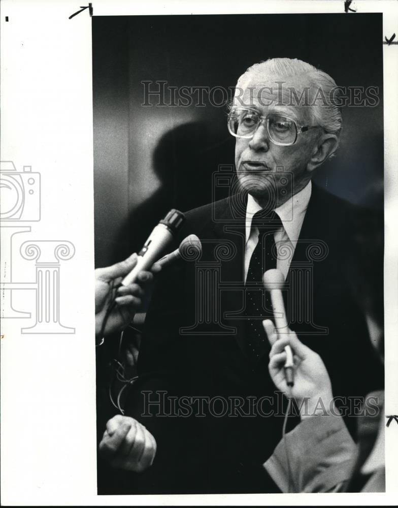 1982 Press Photo US Senator Howard Metzenbaum on running for reelection - Historic Images