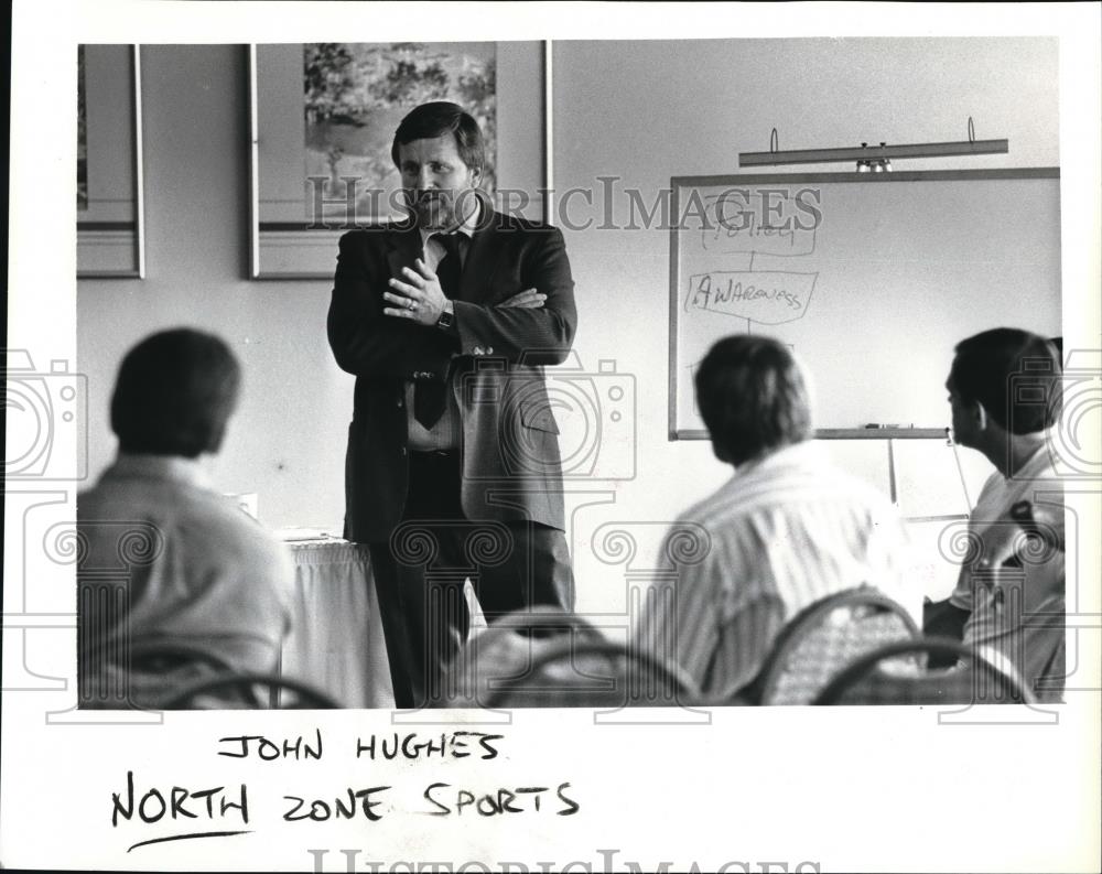1987 Press Photo John Hughes Speaks During Coaches Seminar - ora40920 - Historic Images