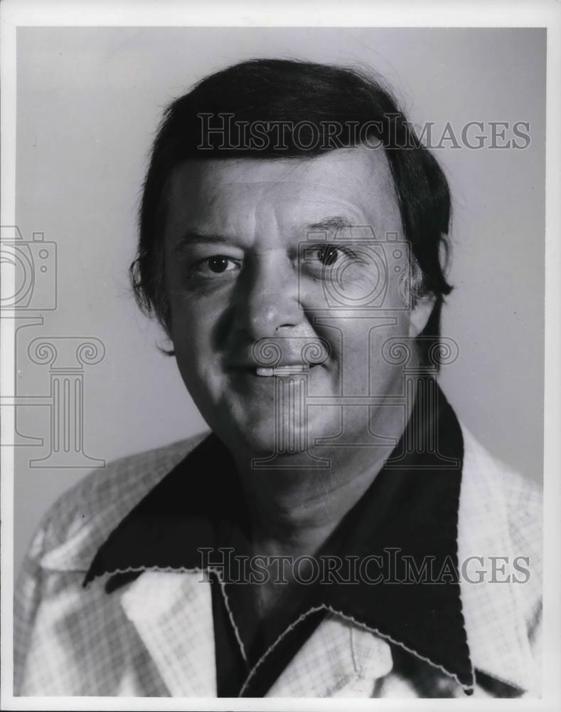 1977 Press Photo Robert Lavdis Council Candidate - Historic Images