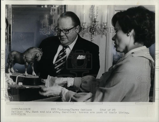 1976 Press Photo Nelson Bunker Hunt and wife - cvp26835 - Historic Images