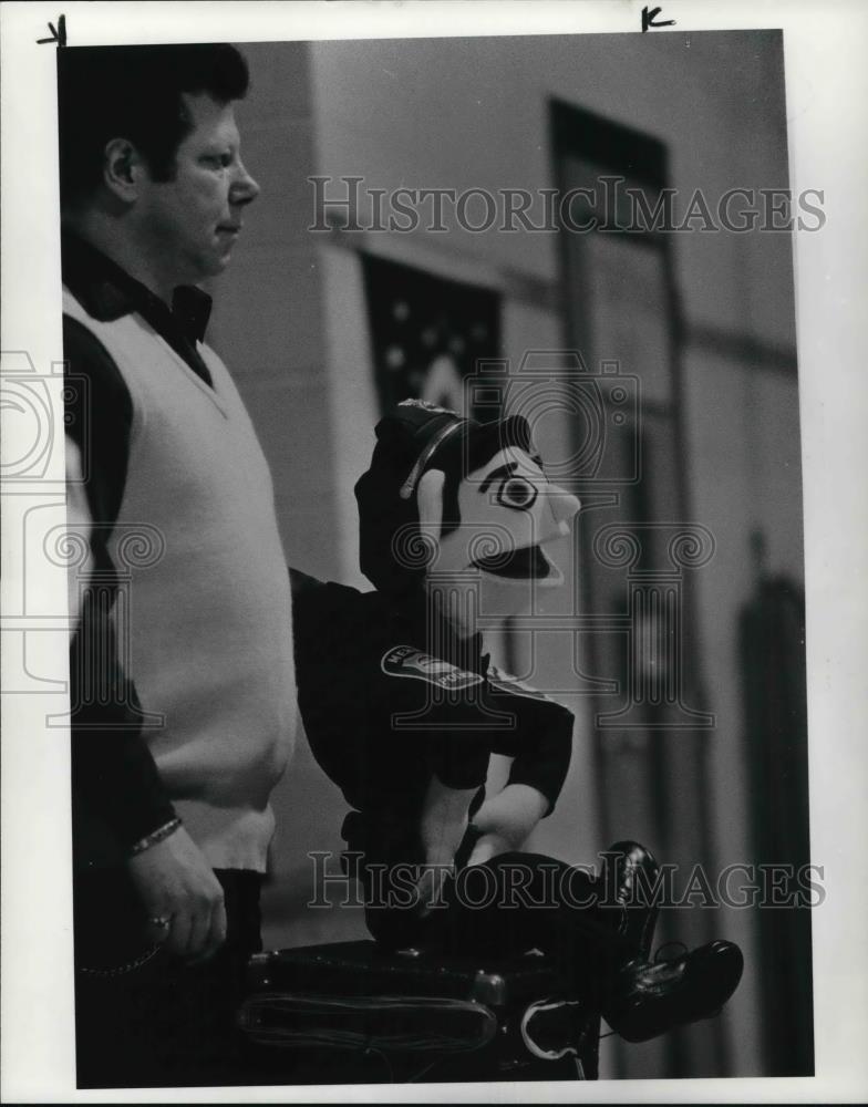 1985 Press Photo Frank Cascone, officer at Lincoln Elem. School missing children - Historic Images