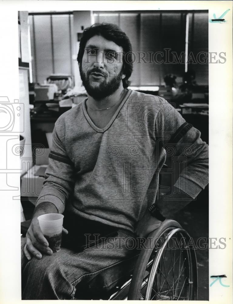 1981 Press Photo Phil Carpenter for a wheelchair trip in the Rocky Mts - Historic Images