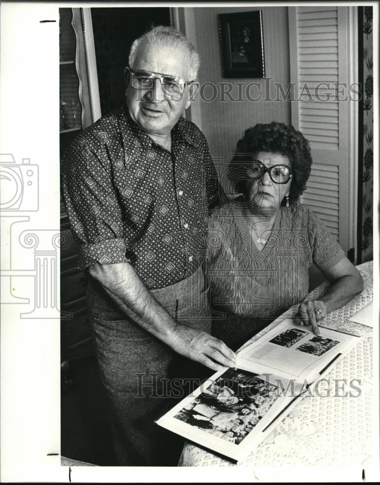 1982 Press Photo Henry and Marion Miller, Holocaust survivors - Historic Images