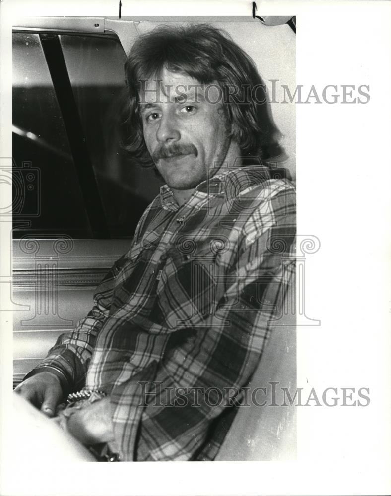 1983 Press Photo Joseph Obst, escapee from Toledo Prison being taken back - Historic Images