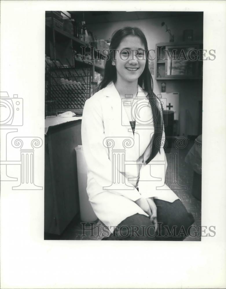 1981 Press Photo Ms. Brown, a bright student in Dale Ickes Junior High School - Historic Images
