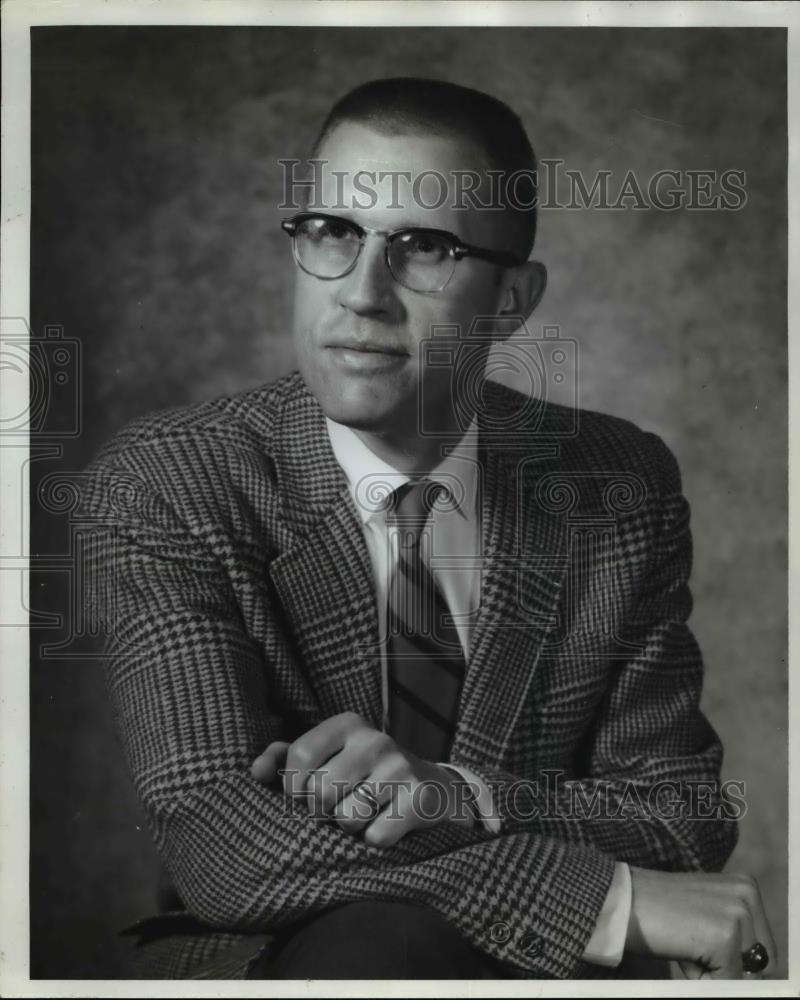 1971 Press Photo Ernest Johnson, president Cal Floor-Northwest Inc - o ...