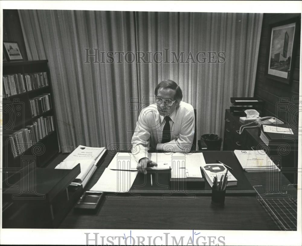 1980 Press Photo Paul Crider recently arrived at Mount Hood Community College - Historic Images