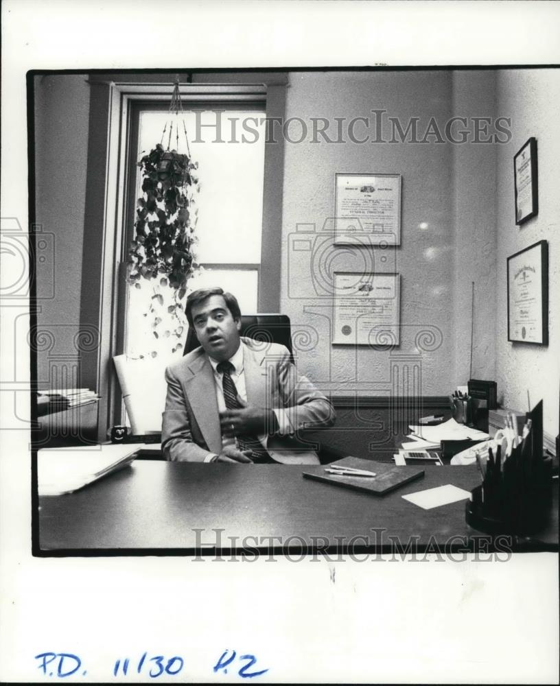 1981 Press Photo John Malley at his funeral office - Historic Images