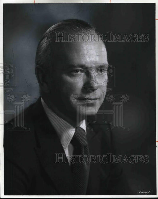 1977 Press Photo Roger L. Hulette, McDowell Wellman Engineering Company - Historic Images