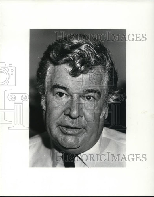 19854 Press Photo Walter Bud Minch Executive Administrator to County Engineer - Historic Images