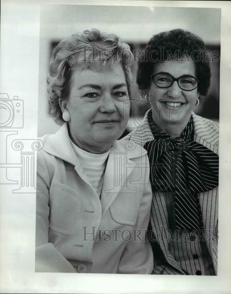 1977 Press Photo Morna Huser, Betty Nielsen Home Sitters Inc. - ora47102 - Historic Images
