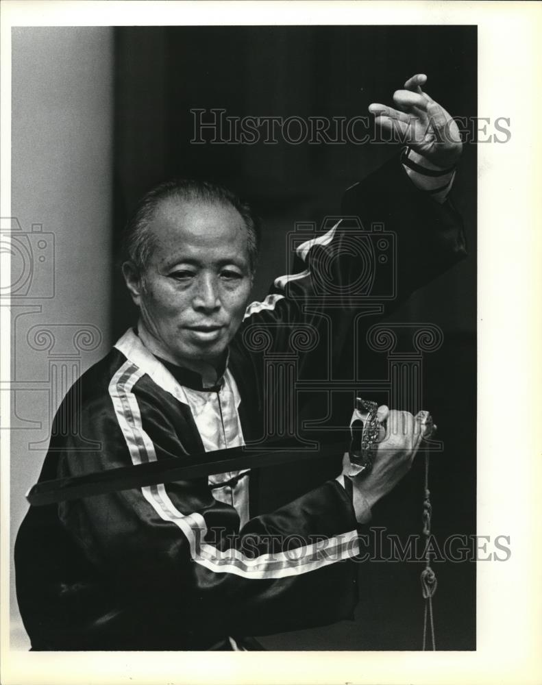 1980 Press Photo Huang Wn. Chih teaches Martial arts Portlands NW Service Cntr - Historic Images