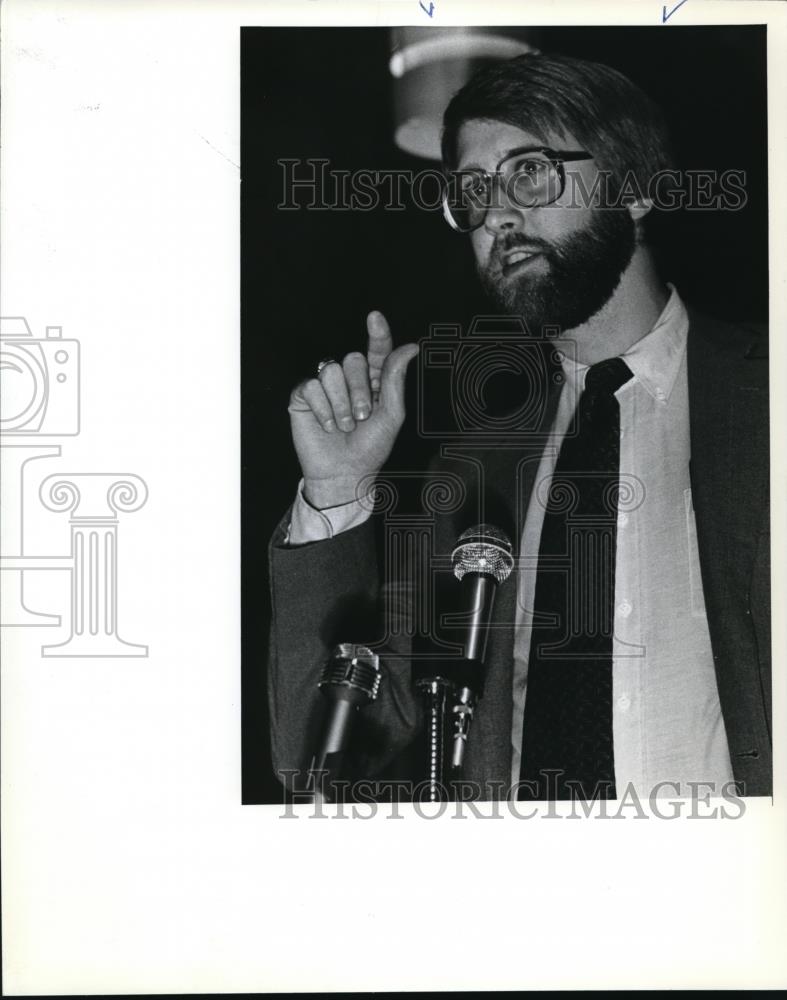 1982 Press Photo Rick Grunshaw as he gives a speech - ora30283 - Historic Images