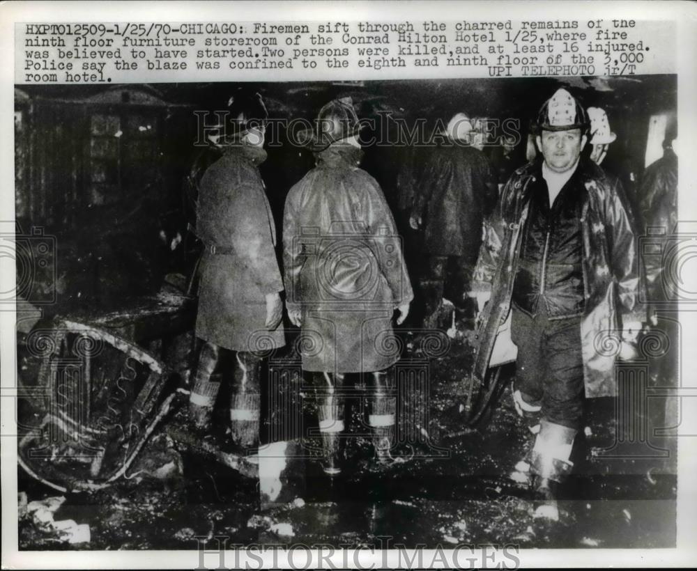 1970 Press Photo Firemen at Conrad Hilton Hotel Fire in Chicago - Historic Images