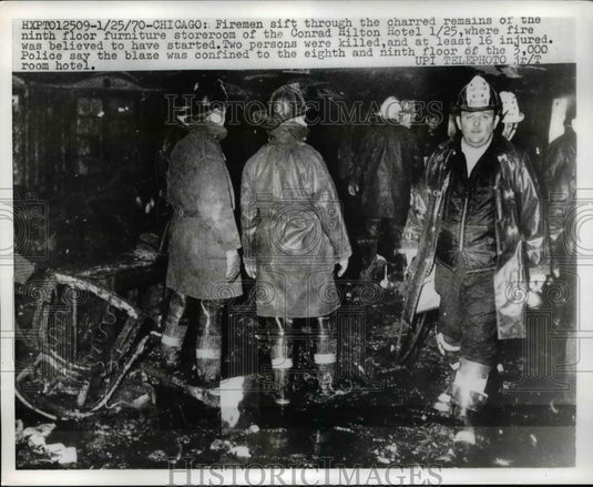 1970 Press Photo Firemen at Conrad Hilton Hotel Fire in Chicago - Historic Images