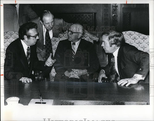 1977 Press Photo Mayor Ralph J. Perk, Anthony Granata, Sebastian Lupica & Witt - Historic Images