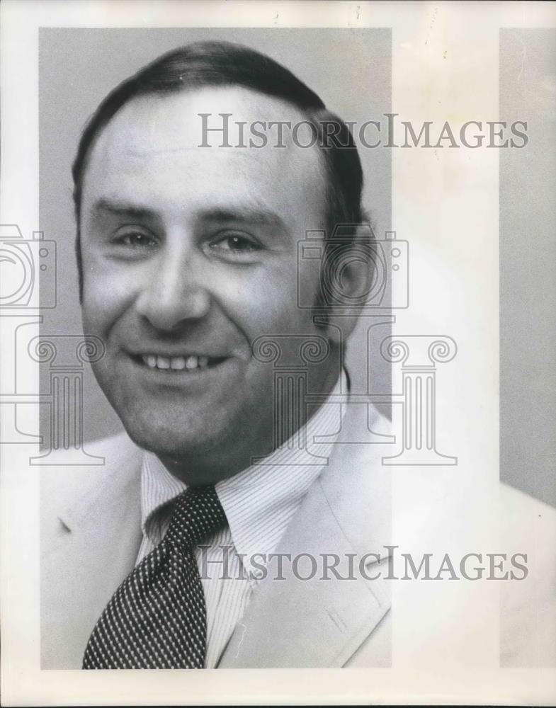 1970 Press Photo Mort Bonime bill collector - ora06444 - Historic Images