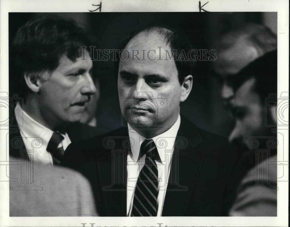 1984 Press Photo Charles Newcomb with fellow colleagues - Historic Images