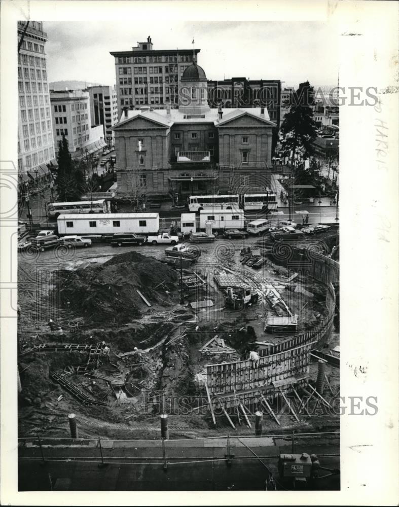 1983 Press Photo Pioneer Courthouse Square construction - ora36095 - Historic Images