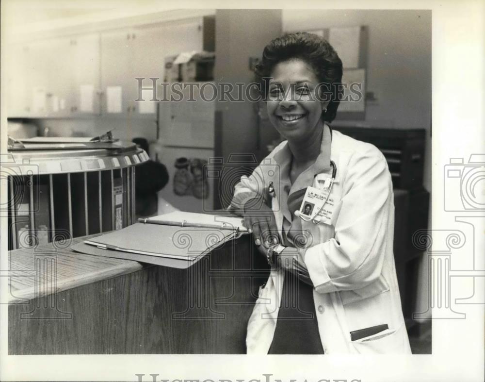 1982 Press Photo Dr. Lolita McDavid Cl Clinic - cva29684 - Historic Images