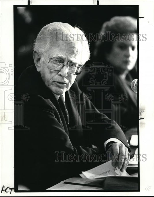 1986 Press Photo Sen. Howard M. Metzenbaum presiding over Senate Judiciary Comm - Historic Images