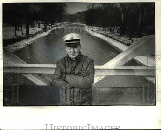1982 Press Photo Willoughby Hills fire Chief, Charles B. Schumacher - Historic Images