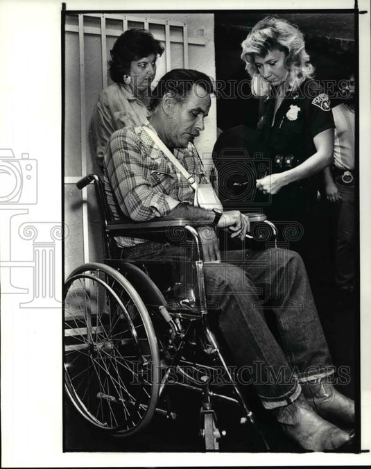 1987 Press Photo Patrolman Timothy Ryan with wife Barbara and partner Linda Bove - Historic Images