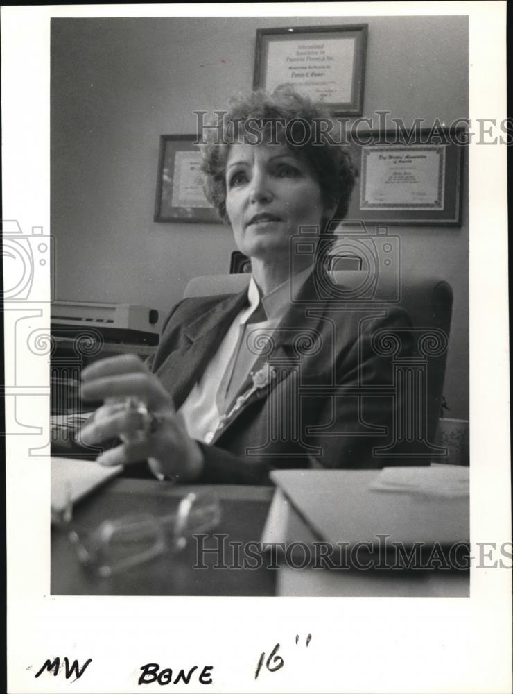 1985 Press Photo Financial Planner Noreen Gonce Hosts Phone In Cable TV Program - Historic Images