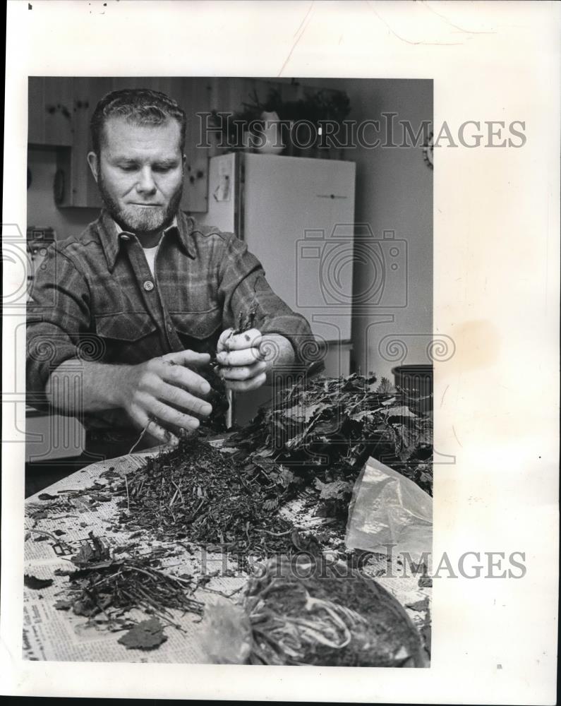 1970 Press Photo Survival Expert Calvin Burt - ora00839 - Historic Images