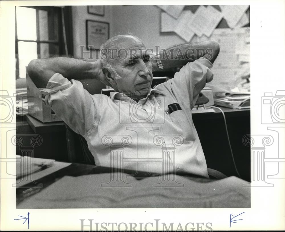 1983 Press Photo Edward Hardt at his office - ora31924 - Historic Images