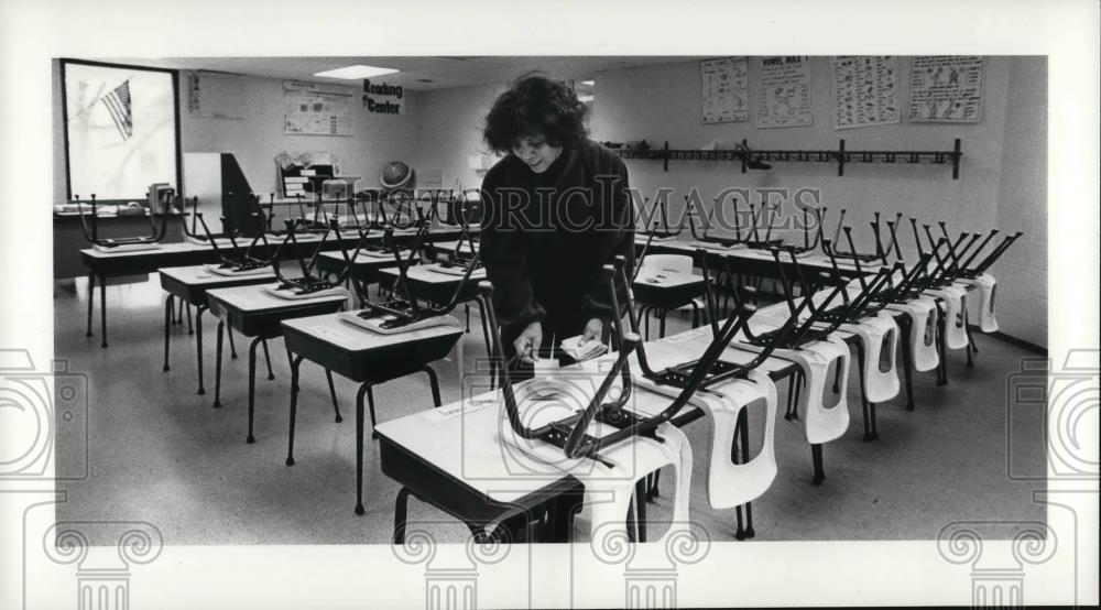 1980 Press Photo Vivien Foster, a 2nd & 3rd grade teacher at Case School - Historic Images