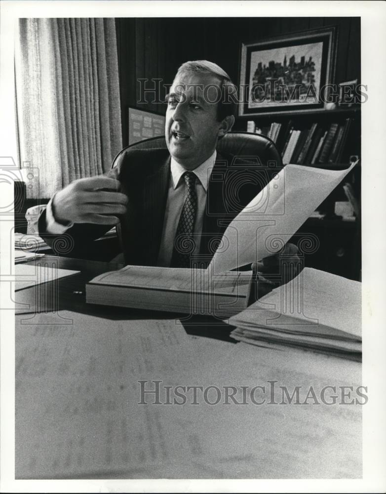 1983 Press Photo Michael Poplar, Treasurer Stadium Corp - Historic Images