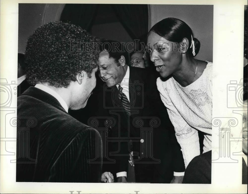 1980 Press Photo William Hilliard and Cora Smith at a champagne reception - Historic Images