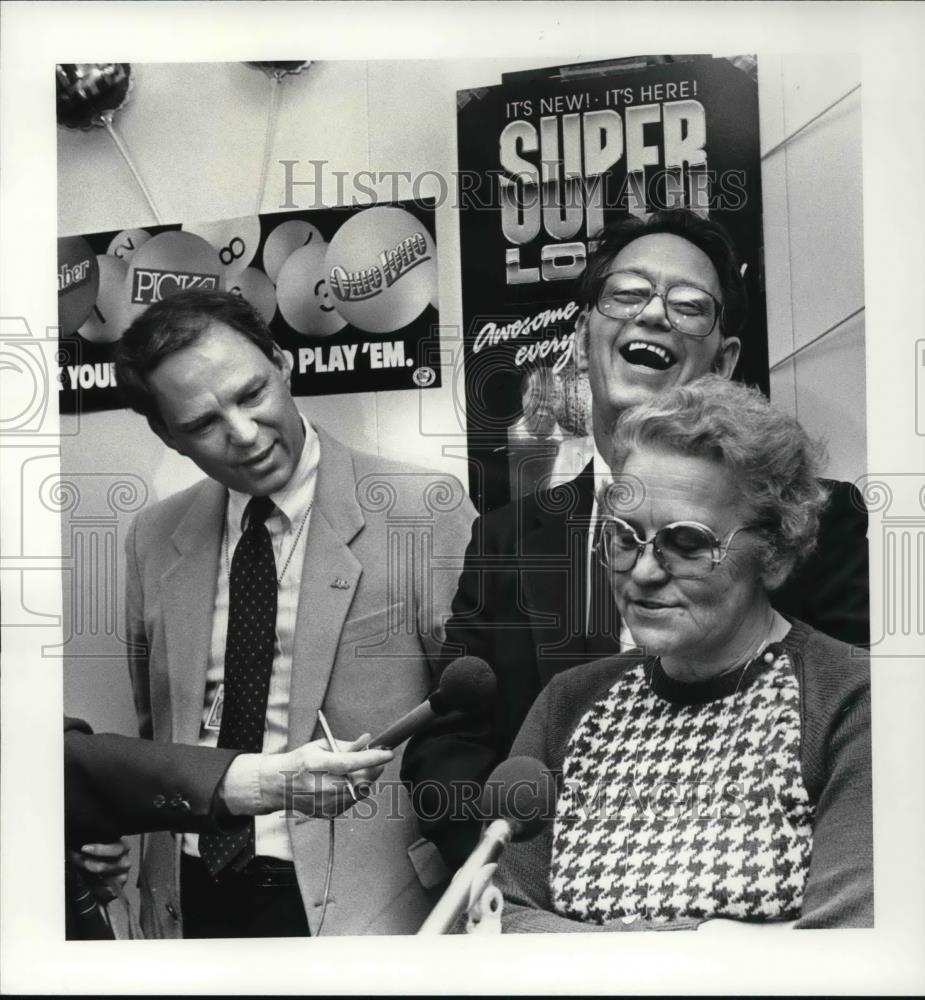 1986 Press Photo Walter and Madge Morgan lotto winners - Historic Images