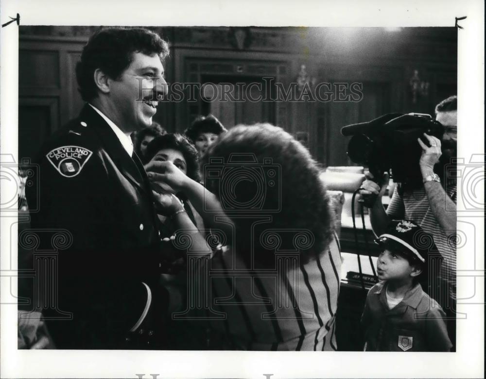 1986 Press Photo Captain Angel Morales with his wife Carmen - Historic Images