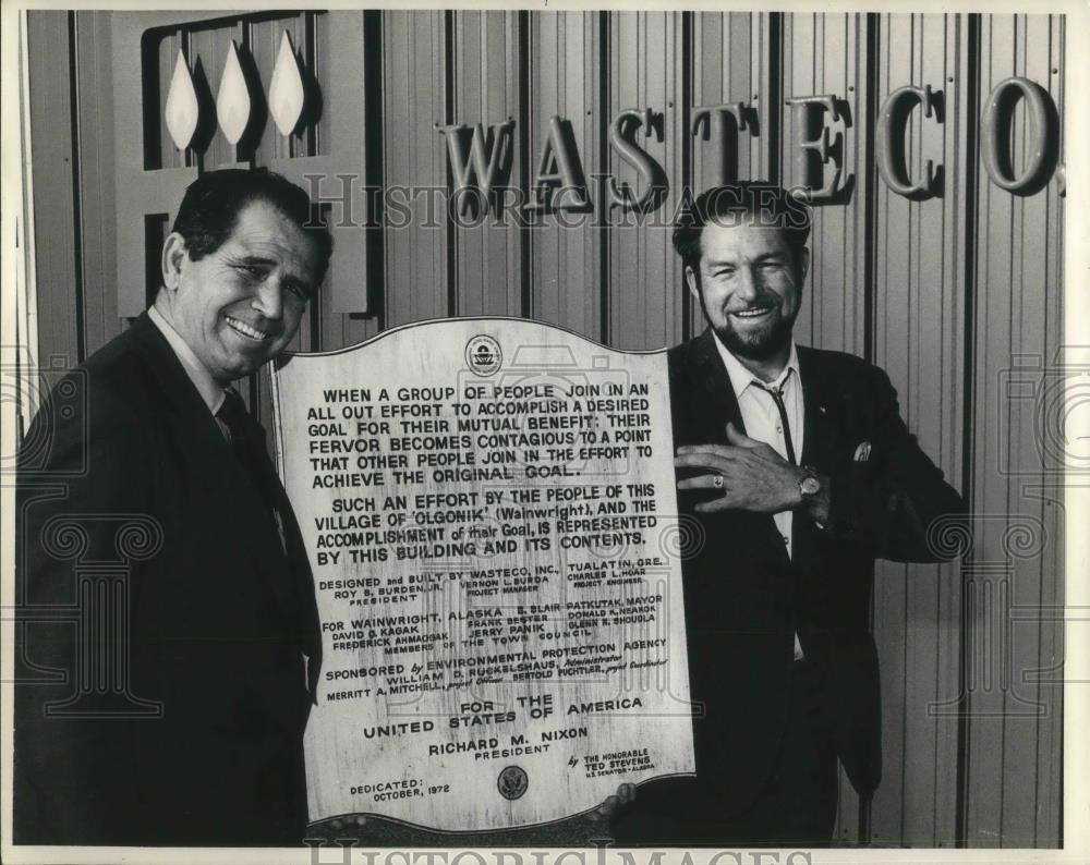 1972 Press Photo Charles L. Hoar, Roy B. Burden Jr. Wasteco President - ora13518 - Historic Images