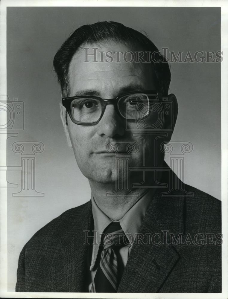 1970 Press Photo Sandy A. Gufreda Manager of Wilson Sporting Goods Co. - Historic Images