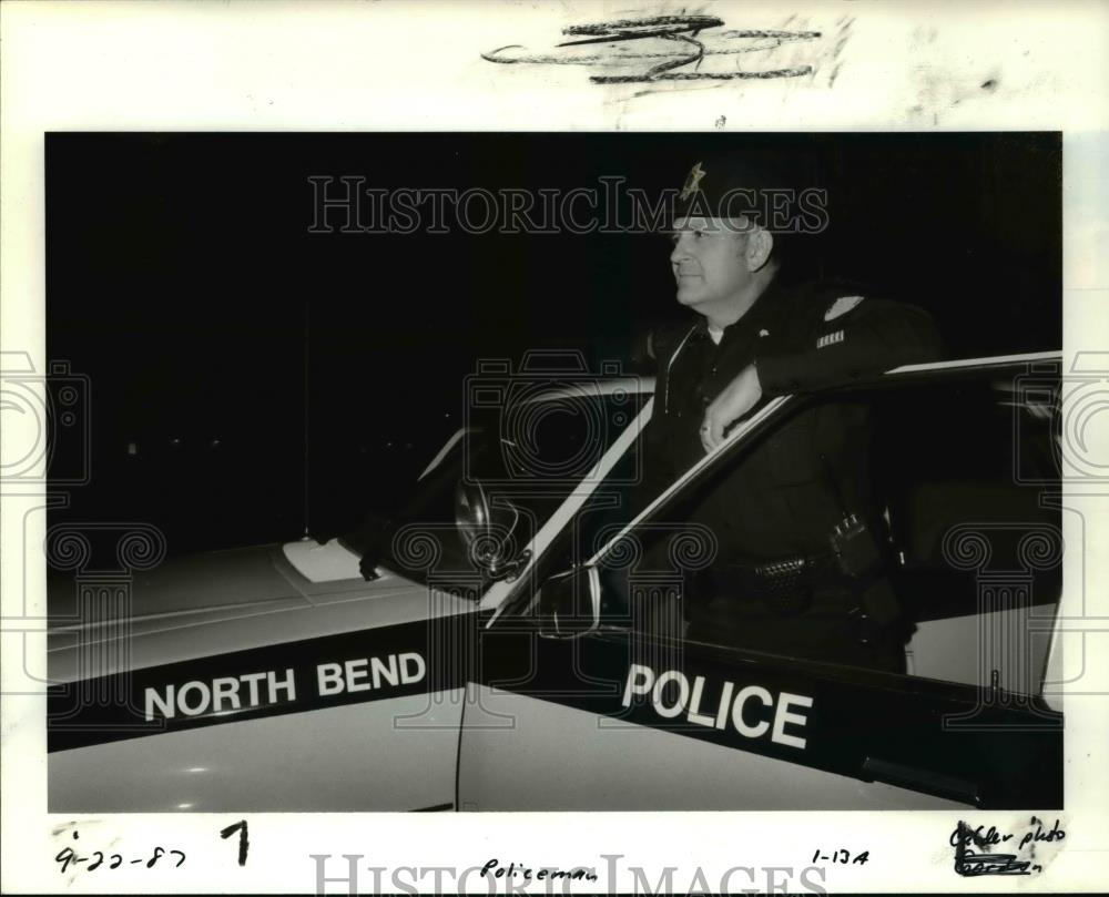1987 Press Photo North Bend Dave Knapp injured on job - ora46240 - Historic Images