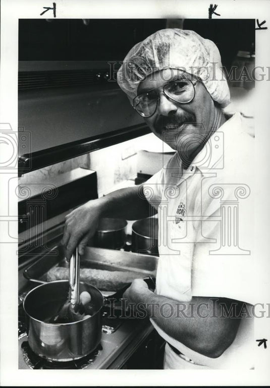 1984 Press Photo Chef Mike Minor - Historic Images