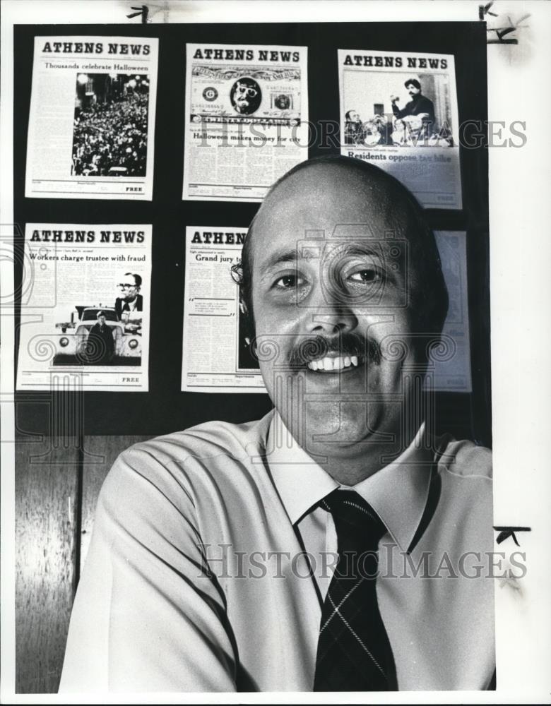 1982 Press Photo Bruce Mitchell Athens News Publisher - Historic Images