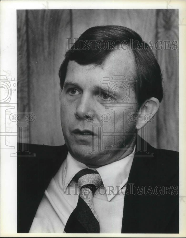 1983 Press Photo John A. Dier, instructor in bus. admin. goes back to school - Historic Images