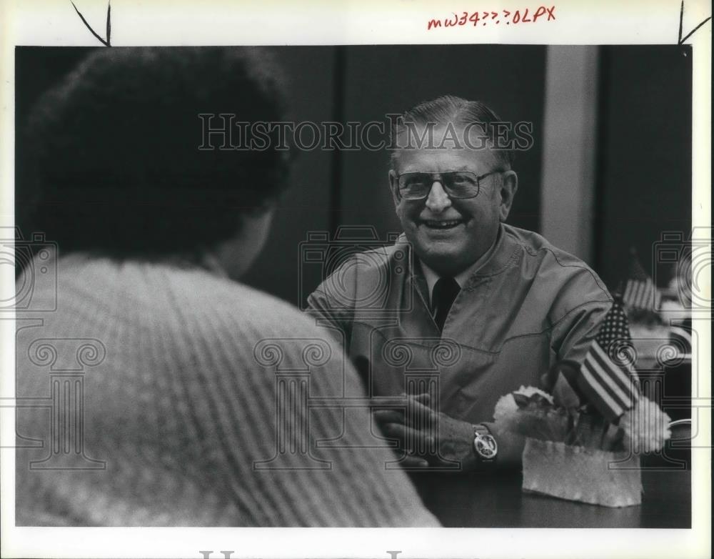 1983 Press Photo Neal Davisson resident of Hillsboro, house for the elderlies - Historic Images