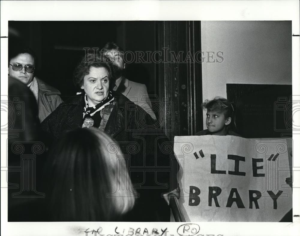 1987 Press Photo Congresswoman Mary Rose Oakar - 496 - Historic Images