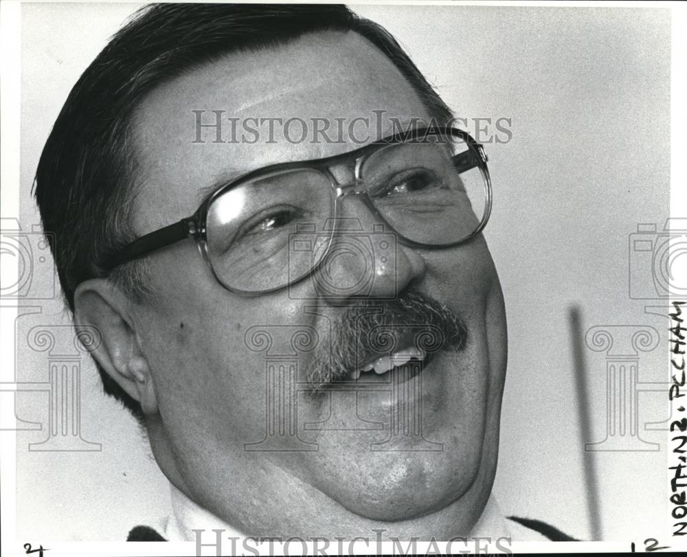 1985 Press Photo Capt. Eugene Chambers Fills Rooms With His Basso Profundo Voice - Historic Images