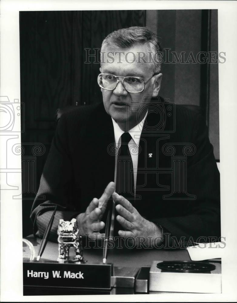 1986 Press Photo Harry W. Mack President Independence Bank - Historic Images