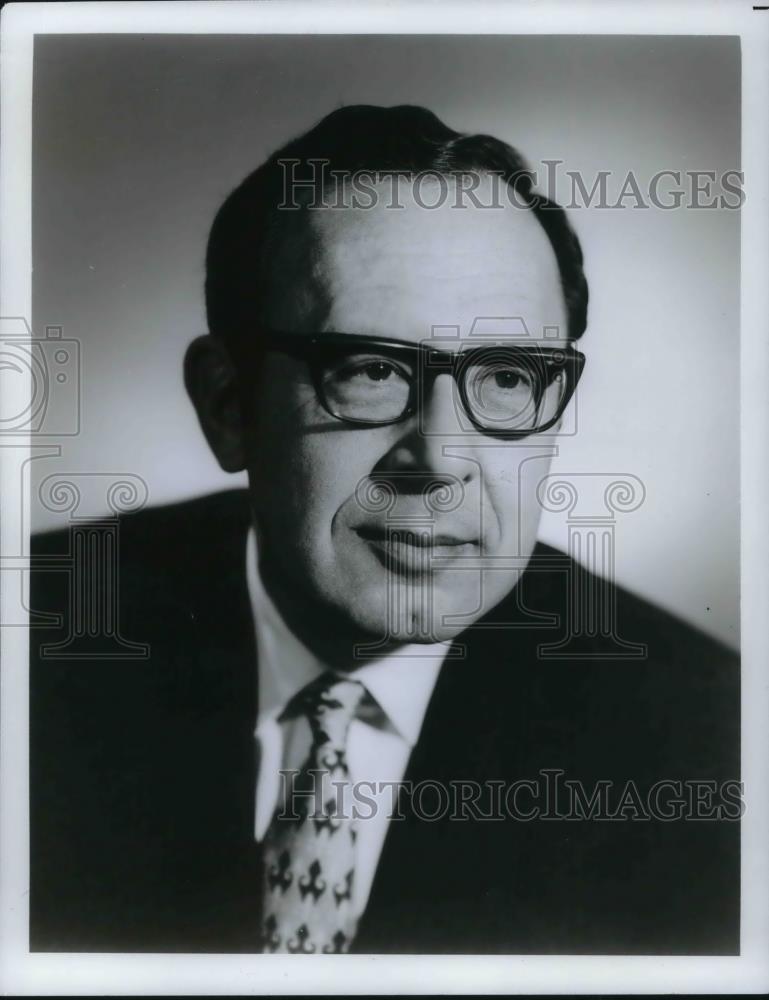 1971 Press Photo Dr. Frank Field in the picture - cvp20435 - Historic Images