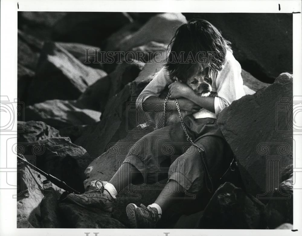 1987 Press Photo Julie Rodriguez and her pal Coco - Historic Images